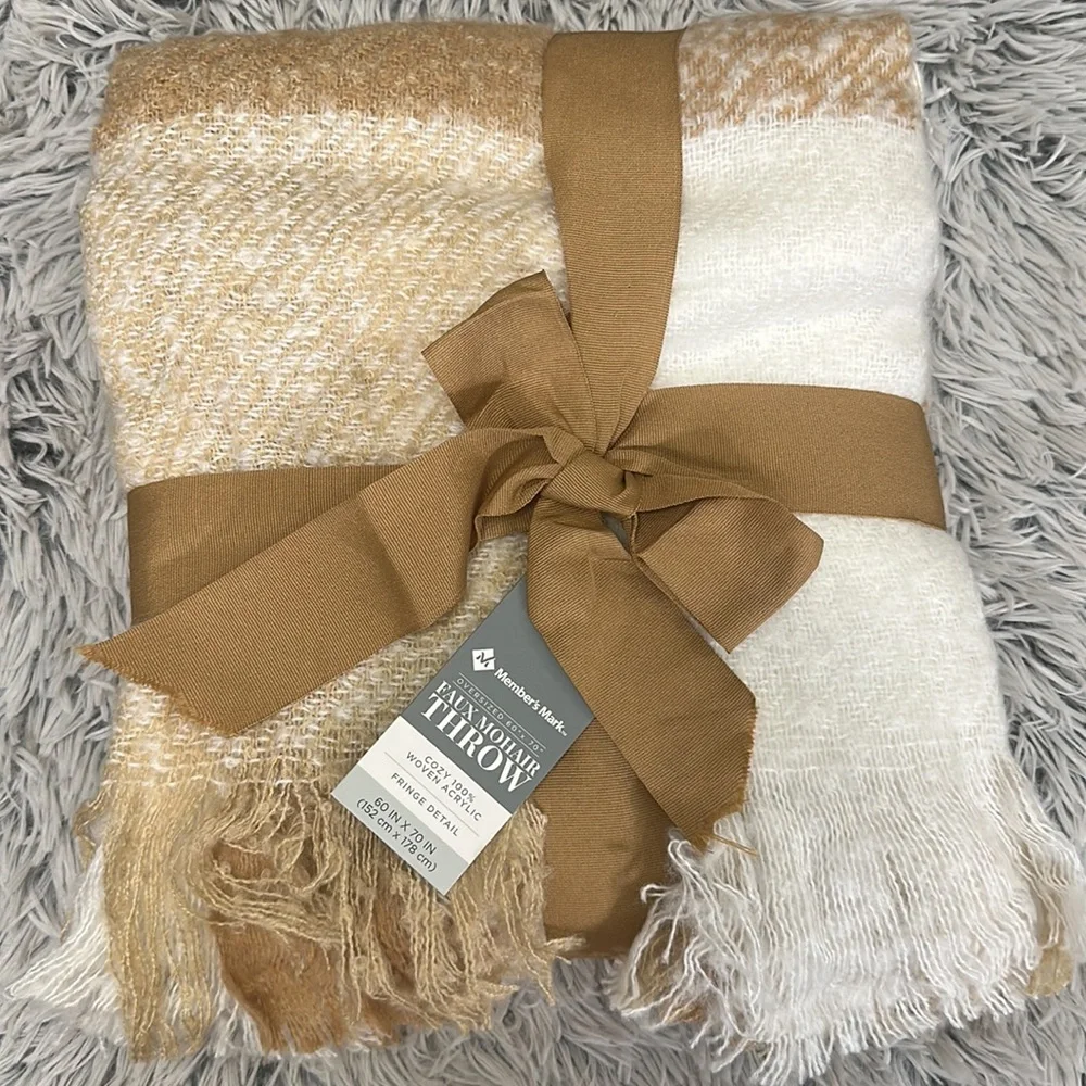 Member’s Mark Plaid Faux Mohair Oversized Throw NWT